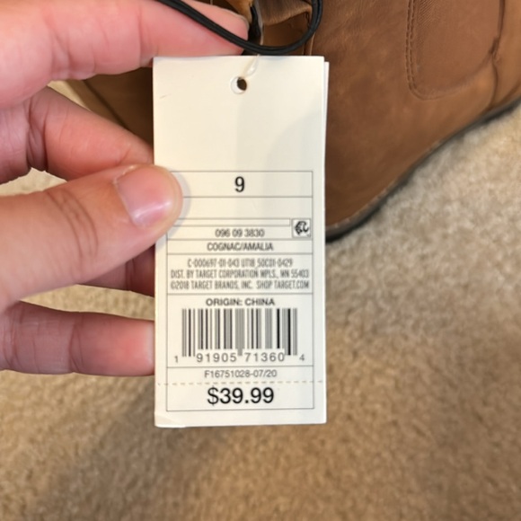 Universal Thread Booties - Picture 2 of 3